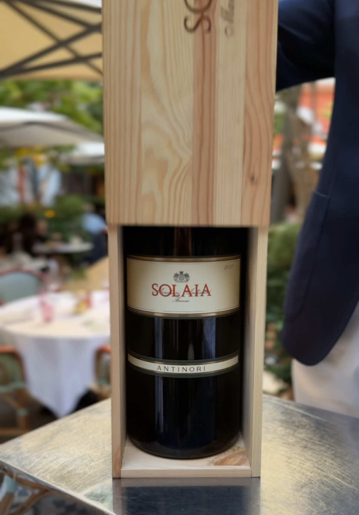 Solaia en Jéroboam servi au verre… seulement jusqu’à ce soir 🇮🇹🍇 Vous venez en profiter ?  #solaia #jeroboam #vinitalien #vinsdexception #sommelier   