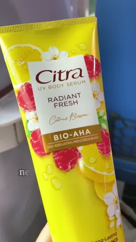 Buat yg mager repply parfume cocok bgt pake Citra New formula & packagging salah satunya Citra Body Serum Radiant Fresh yang ketahanan wangi nya sampe 10 jam💛  wanginya freshhhh pollll, wajib bangetttt cobainnn!!#pondsindonesia #bodycare #skindailycareroutine #citrabodylotion #newproduct