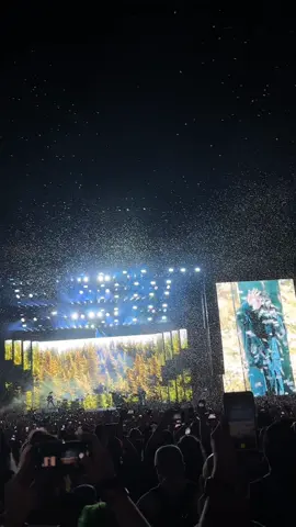 the confetti during bad omens oh i cried #badomens #louderthanlife 