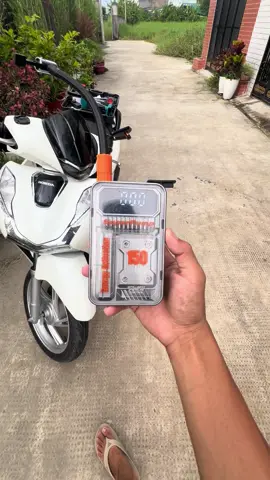 Bơm lốp điện cầm tay cho ô tô xe máy quá tiện lợi