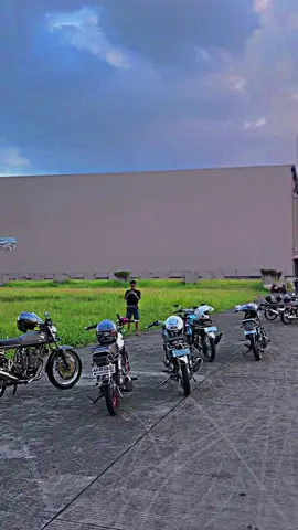 Ngopi kok motore apik” temen kerjone opo cah😇 #fyp #cb125se #glcepek #beranda #glkotak 