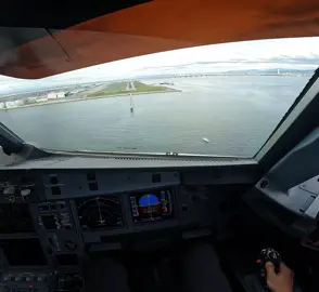 Approach and landing runway 06R Osaka Kansai International Airport #PilotPOV #pilot #flightcrewlife 