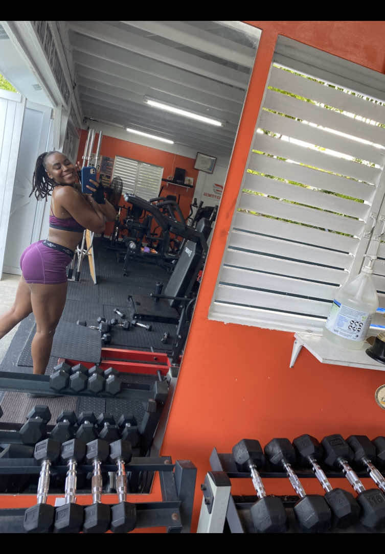 🔥 Fitness Motivation: Proof of Discipline 🔥 This body wasn’t built in a day — it’s the product of patience, consistency, and the decision to never quit. Progress isn’t found in shortcuts… it’s earned through discipline. ✨ The mirror doesn’t just reflect muscle, it reflects sacrifice, focus, and the strength to push past excuses. 💪🏽 Your transformation won’t come from waiting for motivation — it starts the moment you commit, show up, and stay the course. 👉🏽 Stop watching and start doing. Begin your fitness journey TODAY — the best investment you’ll ever make is in yourself. 💥 Double tap if you believe discipline beats motivation & tag a friend who needs this push! #FocusedFitness242 #focusednutrition242 #kemptalks #FitnessMotivation #BodyTransformation       