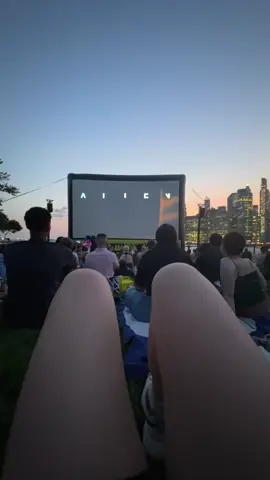 Come on a run with me to a movie in Brooklyn Bridge Park 🎥 #brooklyn #nyc #Running #runtok 