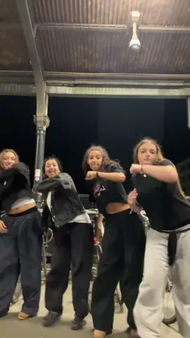 On a tout donné 💥 Dc @QUINCY 🕺🏾 #fyp #toutdonner #pourtoi #danse @أمينة @maee_rmls @giulia 