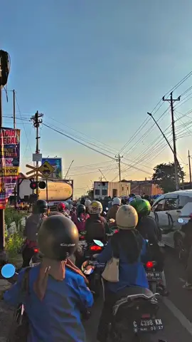suasana pagi hari tegal dengan UMR pas pasan nya #tegal #bahansw #tegal24jam #fyp #masukberanda 