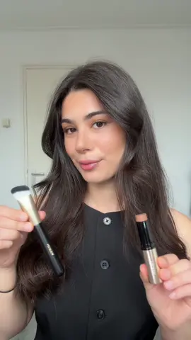 Mijn favoriete bronzer stick & super zacht om uit te blend @Meroda Cosmetics 🤎😍 #foryou #fyp #makeup #makeupvideo #bronzerstick  