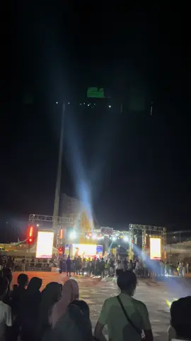 SKY BAND Buka dulu topeng mu kak #komodo #labuanbajo #waterfront #manggaraibarat #tourdeentete2025🚴 