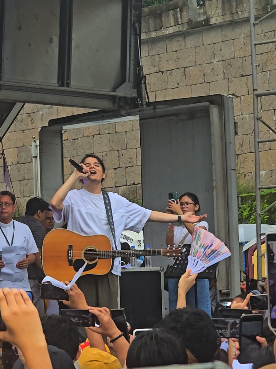 One Trillion Peso March at People Power Monument Salamat @Ben&Ben sa pakikiisa! PILIPINAS, PIPILIIN KA SA ARAW-ARAW! #TrillionPesoMarch #edsa #peoplepower #benandben #mahiwaga 