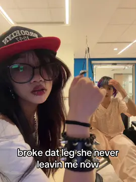 im kidding the idiot fell into a longkang edit: dw guys shes happy to be here @ely 