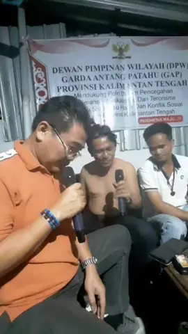 Menghibur Diri dan Membangkitkan Aura Kultivasi Dengan Cara Bernyanyi Bersama 