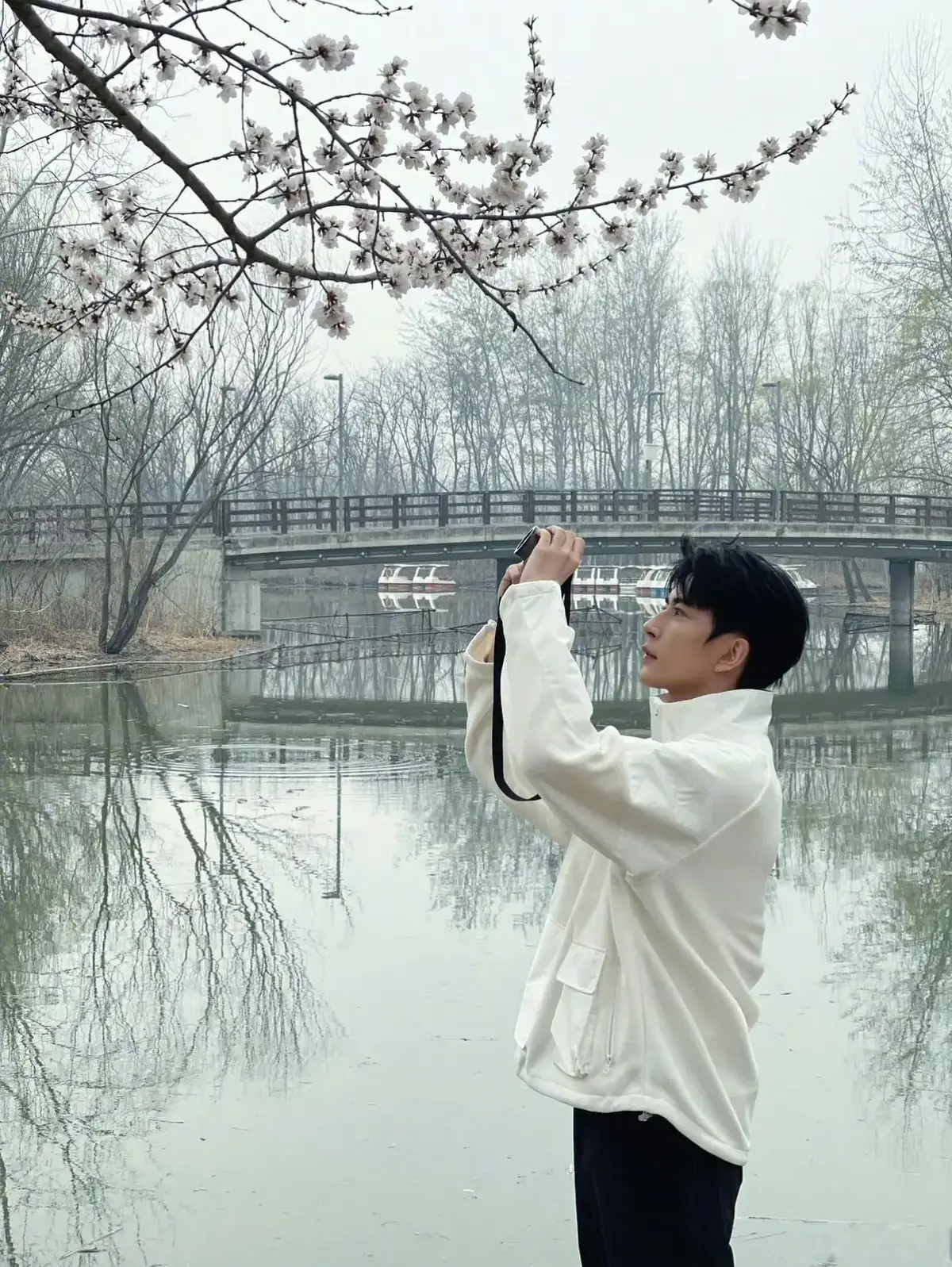 Dường như a rất thích chụp hình với thiên nhiên và đặc biệt a rất thích hoa😔 #VuMongLung  #VuMongLung  #VuMongLung 