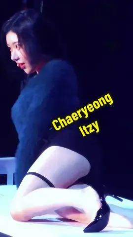Itzy’s Chaeryeong got the moves. And she wants to show us 👀🔥 #chaeryeong #chaeryeongitzy #itzy #kpop #fancam 