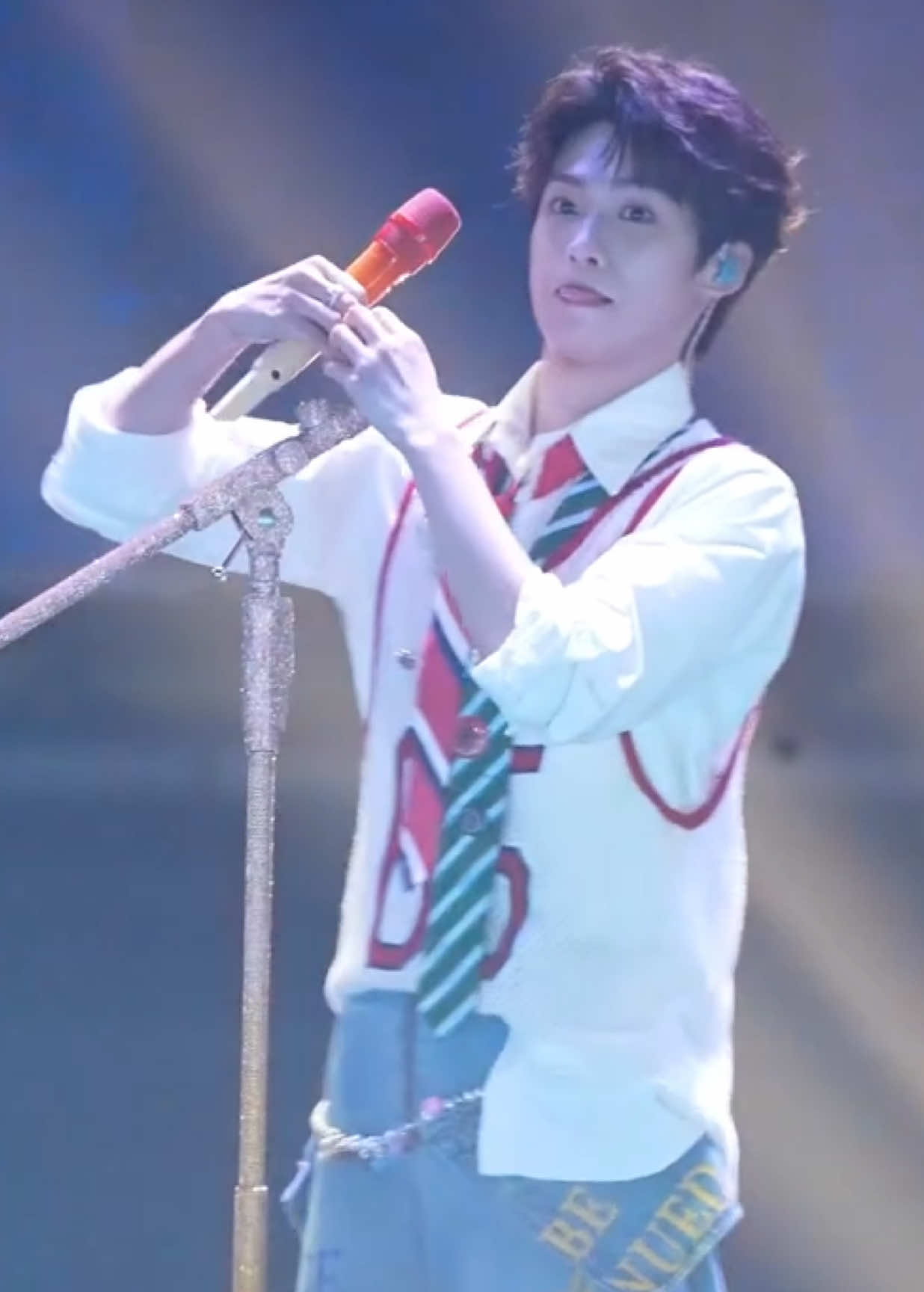 Fight with the mic stand😹 Cr. 26156083372📕 #ziyu #live #tianziyu #musicfestival #liveperformance 