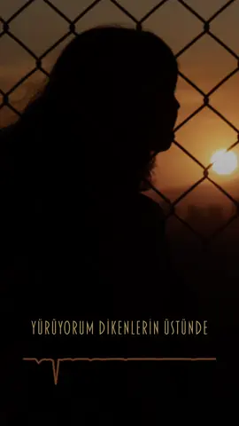 Eylem Akdağ- Yürüyorum dikenlerin üstünde  Tamamı YouTube kanalımda… #müzik  #yürüyorumdikenlerinüstünde  #cover 