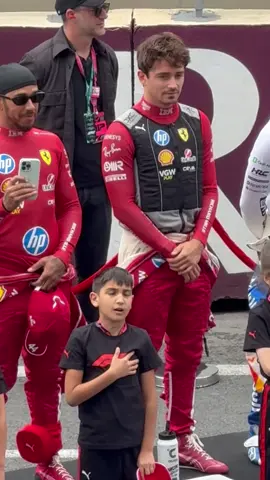 What funny thing do they see?😂 📱#azerbaijangp #bakucity #hamilton