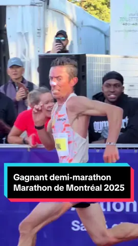 Le gagnant du demi-marathon du marathon Beneva de Montréal 2025 est le Yoann Kowal en 1:04:03. Sa famille était là pour l’encourager! #montréal #montreal #course #courses 