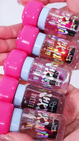 Shades & packagingnya super gemash sampe bingung mau pilih shades yg mana😔👉🏻👈🏻 Menurut kalian shades mana yg paking cangtip?  #DazzleMendonesia #DazzleMeBeauty #dazzlememakeups #jellyliptint #liptint 