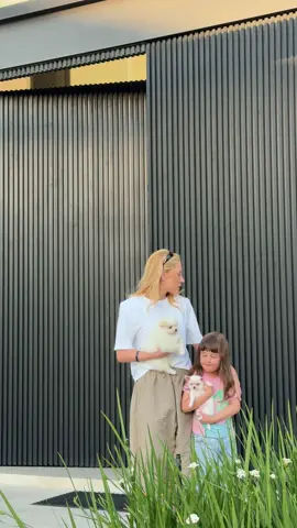 TUTU, TECA & pompom. A teca precisava muito de um amiguinho do tamanho dela! (O Lulu não é nosso mas tive que infartar o João) 