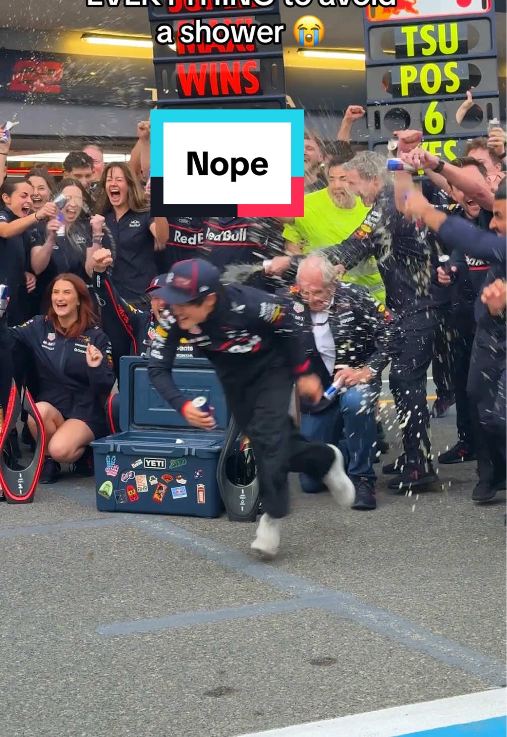 yuki’s sprinting was almost as quick as carlos’ 💀 #f1 #azerbaijangp #yukitsunoda #redbullracing #maxverstappen 