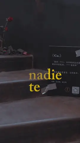 ⚫️ “Lo que nadie te dice después del funeral…” Es que el silencio pesa más que las flores. Que los abrazos se van, pero el vacío se queda. Que cuando todos regresan a su vida, tú apenas empiezas a enfrentar la tuya con una ausencia imposible de llenar. 💔 🕊️ El duelo no termina en el funeral, ahí apenas comienza. Y nadie nos enseña cómo caminar ese camino. No es cuestión de tiempo, es cuestión de acompañamiento, escucha y amor. 🌿 💬 Si alguna vez sentiste que el mundo siguió y tú te quedaste atrapado en ese día, escribe en los comentarios: “Yo sé lo que duele después del funeral” y hagamos de este espacio una comunidad que acompaña más allá de las despedidas. #Duelo #Tanatología #DespuésDelFuneral #ComunidadQueAbraza #EcoDelAmor