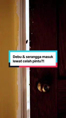 Nggak usah repot bersihin rumah tiap hari 🧹 Cukup tutup celah pintu → debu & serangga nggak bisa masuk 🚪✨ #RumahBersih #HomeSolutions #HouseHacks #PenghalauSerangga #BusaPengganjalPintu