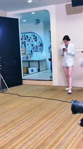 Ling: siapa yg kamu hubungi..  orm: bukan siapa2 sayng coba kamu lihat 👀  Ling: ooooooo hhahhahahaha.. 🤣🤣🤣😜😜😜 @Lingling Kwong @ออมออมเอง:^D #linglingkwong #OrmKornnaphat #LingOrm #lingorm🥰🥰💫 #LingOrmJeleBeautiesMM 