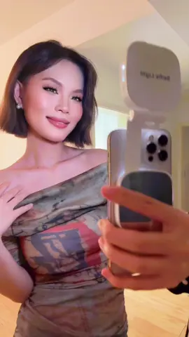 A portable magnetic ring light that collapses for travel, includes a flip mirror for makeup checks, and doubles as an adjustable phone holder!#selfielight #ringlight #ledlight #photography #lamp 