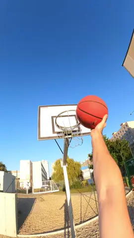 “When basketball and music are on the same wavelength ✨” #basketball #basketball🏀 #streetball #NBA #hoops 