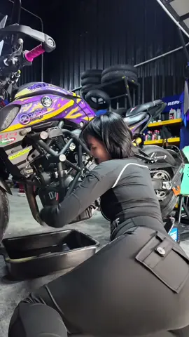 เปลี่ยนน้ำมันเครื่องแบบหัวร้อนนิดหน่อยงะ 😅@Maxima Racing Oils Thailand #maxima #น้ำมันเครื่อง #เปลี่ยนน้ํามันเครื่อง #ซาร์เนสจัง🖤 