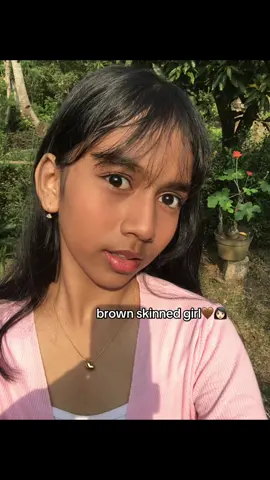 Do you prefer girls with brown skin or white skin? #tanskin #brownskin #girls #bangs #foryoupage 