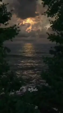 dalam gelap ku berjalan mencari arti hidup ini, ku dengar suaramu lembut memanggil #fy #rohanikristen #foryou #motivasi #inspirasi 