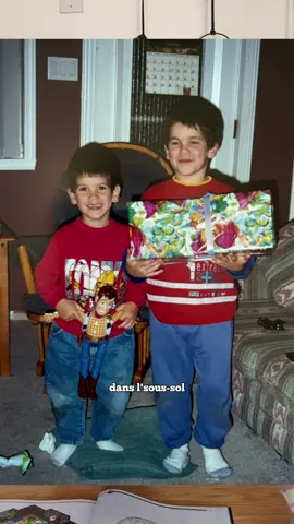 #Pub Un rêve de p’tit gars qui s’réalise de pouvoir travailler avec @LEGO . 😎   C’est une vraie chance de pouvoir travailler avec eux. Étant un grand gameur, j’trouve ça fascinant de voir mes univers favouris prendre vie devant moi. Y’a définitivement un set de LEGO® pour chaque fan de gaming.      Aujourd’hui, j’y suis allée dans la nostalgie en construisant le set LEGO® Minecraft® The Crafting Table et ça fait juste me rappeler à quel point set de LEGO® a marqué mon enfance et toute celle de mes amis.   #LEGOPartner #LEGOCollective #LEGOMinecraft 