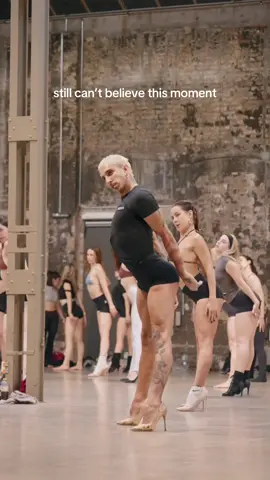 training with the absolute legend Dana Foglia and sharing the floor with dancers who inspire me endlessly - like Pedro Reis 🤩✨ forever grateful for the chance to grow, push myself and soak up all the energy in that room - The Berlin Company Intensive was truly something else 🙌 video: @duylau.pix  #heels #dance #choreography  #berlin #heelsdance 