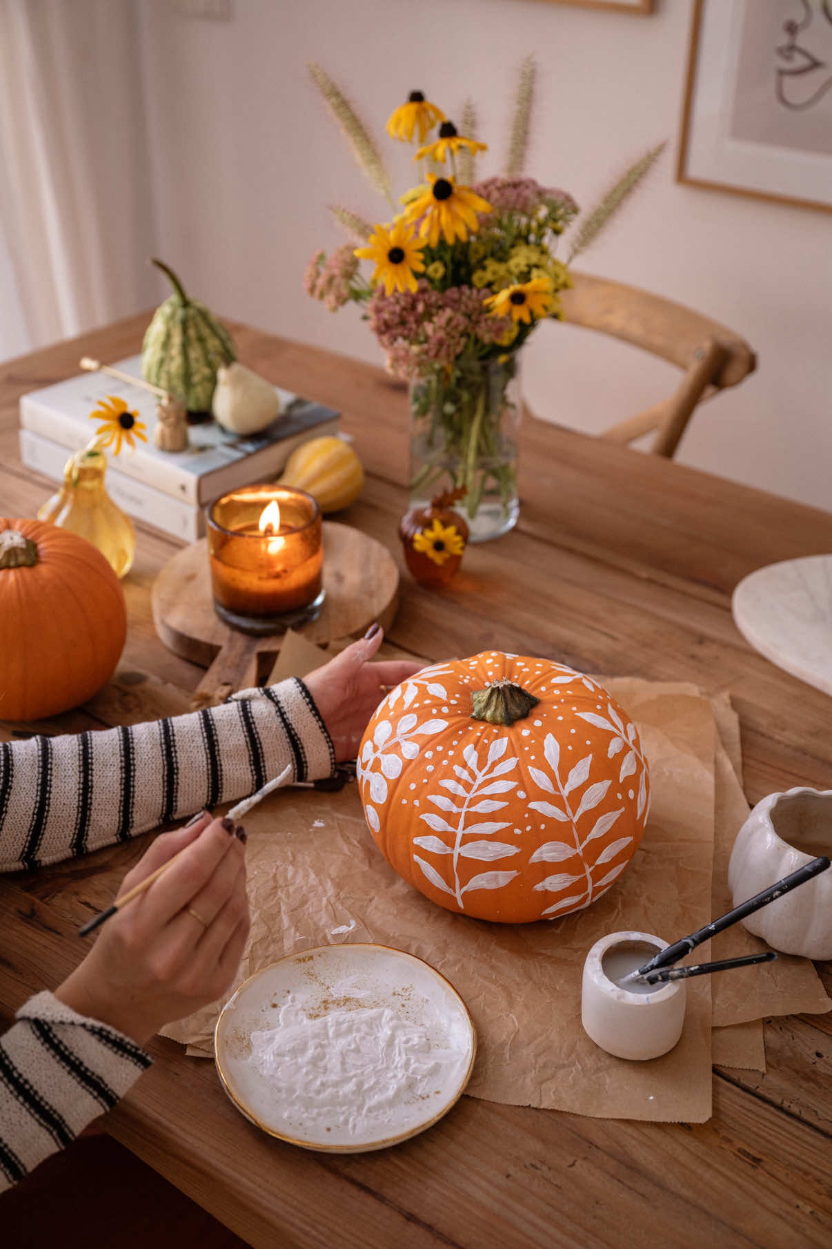 A little DIY pumpkin magic 🎃✨ 🎨 ulubione proste ozdoby na jesień 🍂 #autumnhomedecor #pumpkindecor #pumpkin #falldecor #autumnaesthetic 