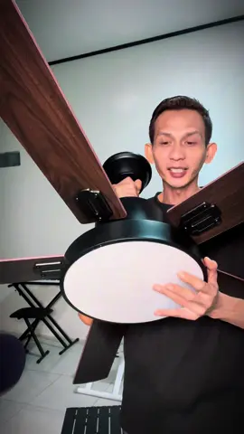 Kipas Angin Gantung ukuran Besar yang dilengkapi dengan Lampu