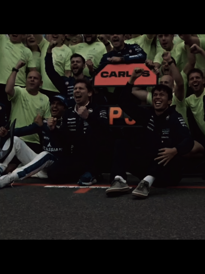 Ne diyo bu oha #f1 #carlossainz 