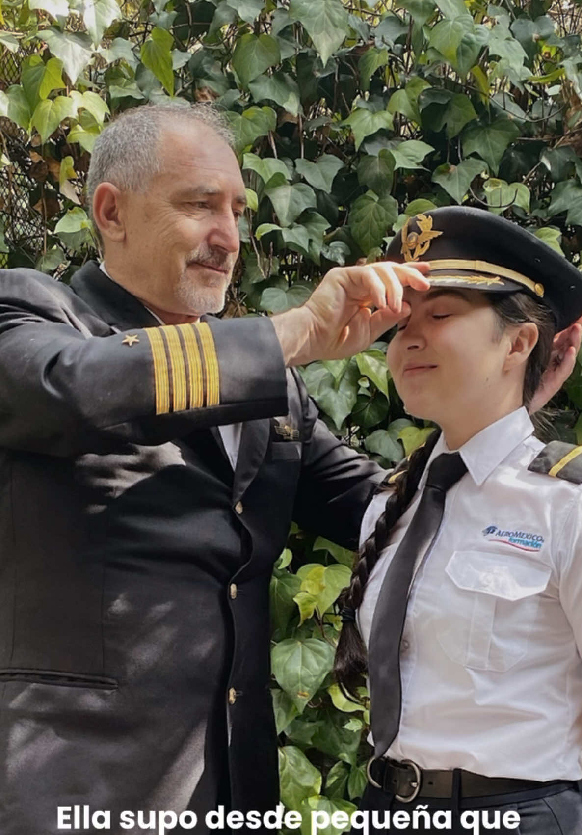 Me tuvo que presentar el narrador porque a mi todavía me da pena hablarle a la cámara... Pero bueno, ahora sí, ya saben quién es Conejo 🐰👩🏻‍✈️ #piloto #aterrizaje #conejo #aviacion 