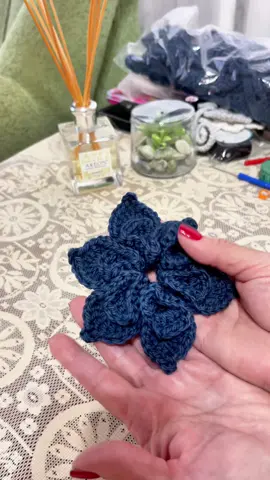 Вяжу и кайфую от этих цветов #мк #crotchet #урок #мотивация #trendy 