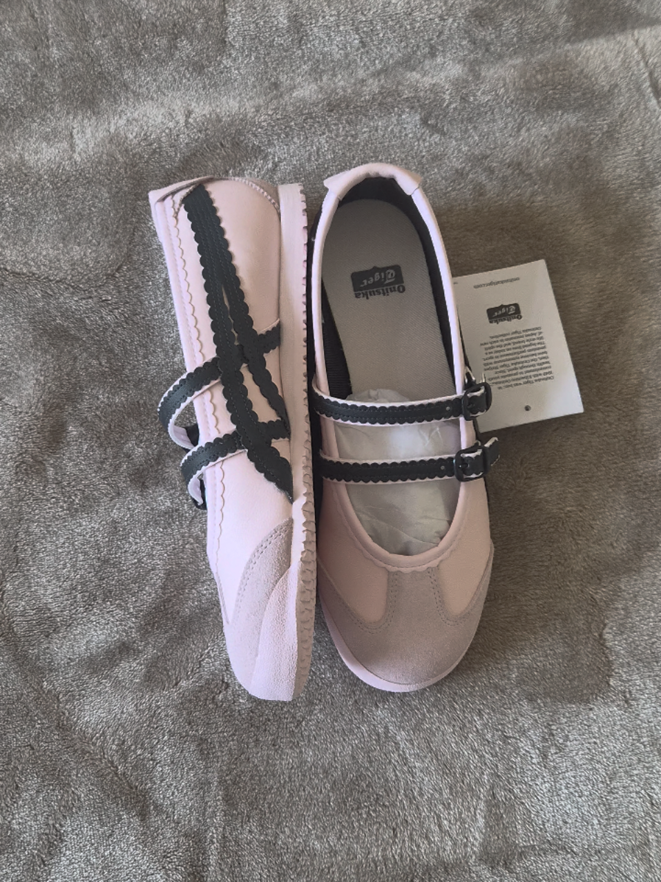 patiently waited for these to come in stock, love them so muchhh might get a black pair  @Onitsuka Tiger  #onitsuka #shoetok #balletsneakers #midsize #fashion 