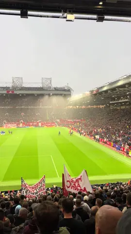 #yanited #takemehome #stretfordend #manchesterunited #unitedroad 