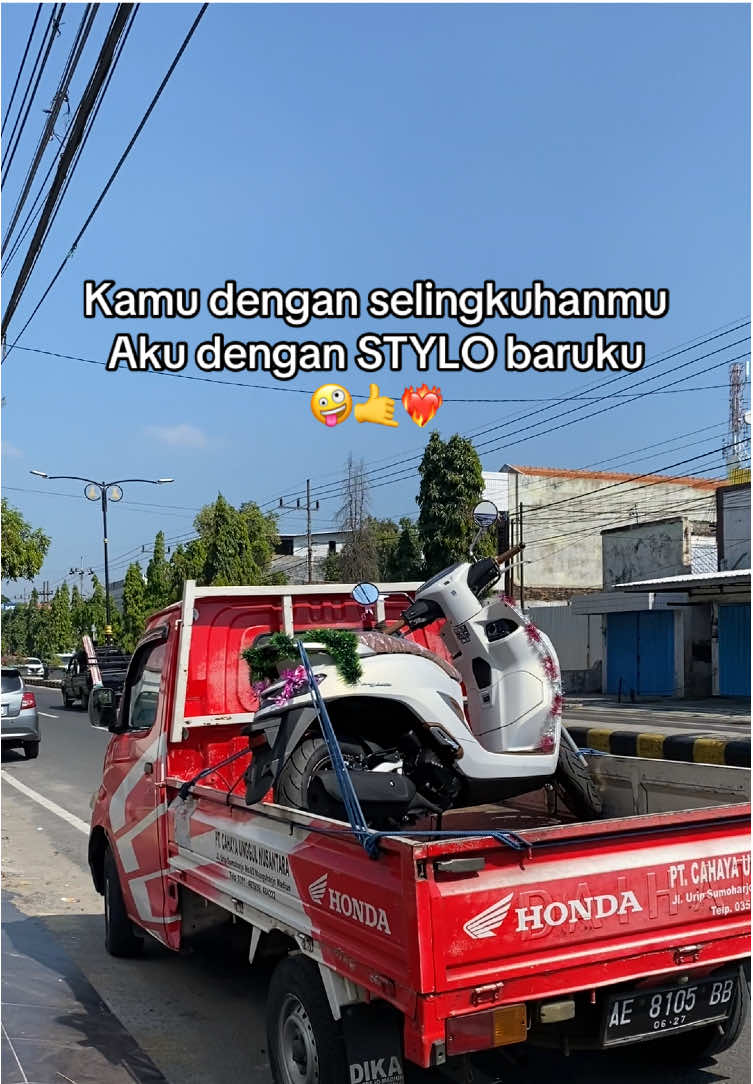Kejar saja selingkuhanmu, aku dengan STYLO baruku 😍 Info cash / kredit biaa langsung hub 08983404828 🛵 #cunmotormadiun #cunmotor #dealermadiun #dealerhondamadiun #stylo160 