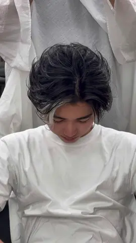 Gross feather🇰🇷 #センターパート #韓国ヘア #hair #フェザーパーマ #lipps 