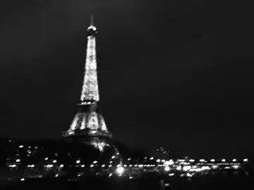 أنا على نار أنتظر رجعتك لو طال الغياب  ياهمّي الي لو يزول العمر كله مايزول يا أقرب من الي في يدي وأبعد علي من السحاب ياصيف عُمري ياربيع العمر يا أغلى الفصول  يافرحتي ياسلوه الأيام يا أنواع العذاب . #عبدالله_السميري #explore #fyp #سبايسي #سَُ 