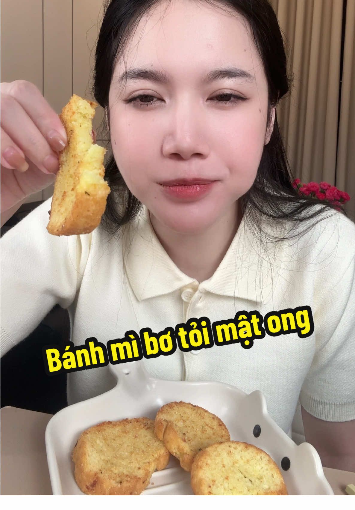 Bánh mì bơ tỏi mật ong này thơm và giòn nhé mn #reviewdoan #doanvat 
