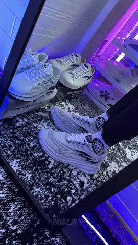 Oh ini sepatu yg katanya lagi rame, emng bagus jadi ta wajar aja😎 #sepatusneakers #sepatuolahraga #sepatukeren 