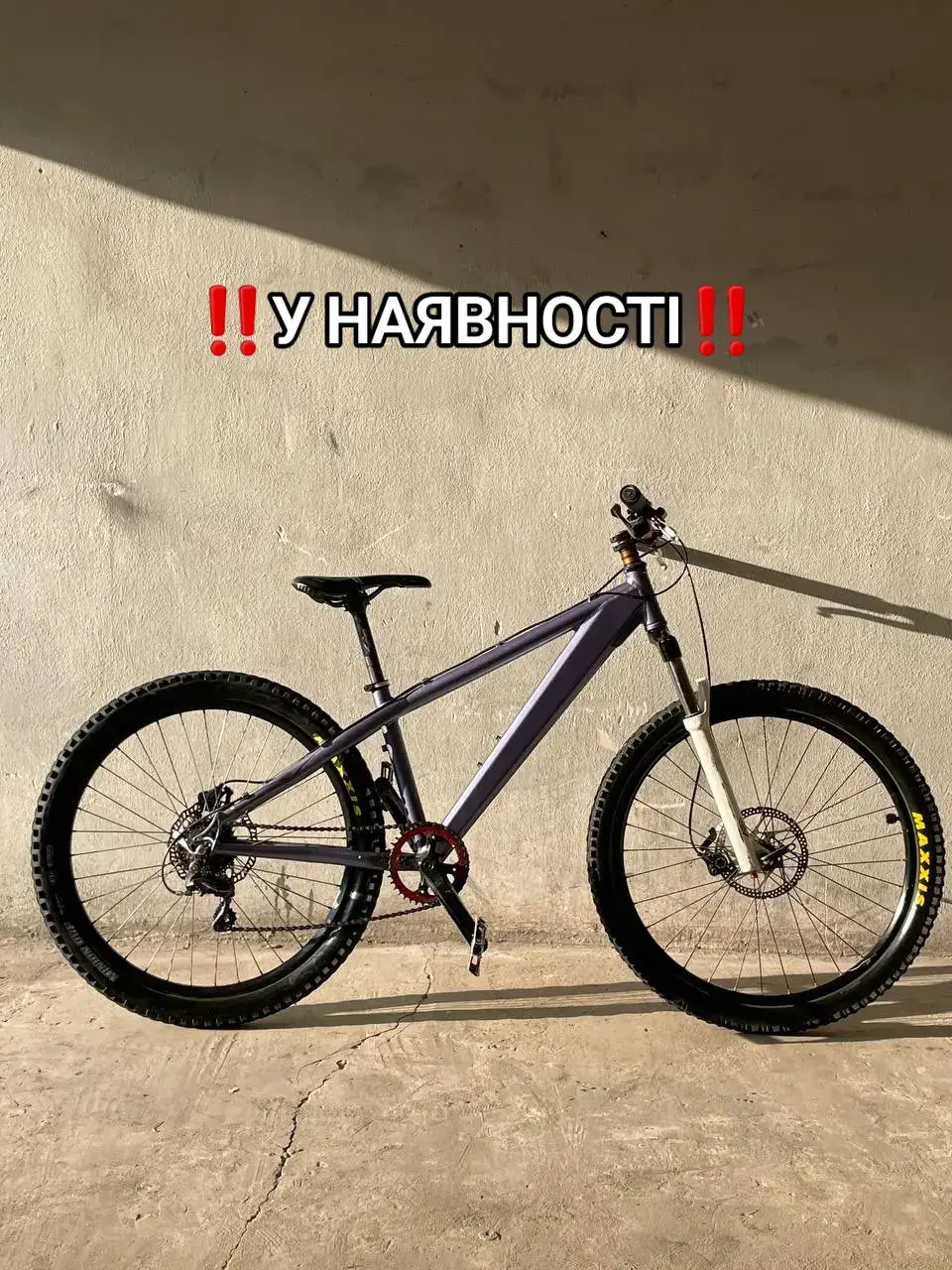 . . . 📲+380731504327 💰12999грн MTB Рама: Conway MD 501 dirt Вилка: rock shox xc30 Перекидка: Shimano DEORE тормоза: Shimano BR-M486 ротор 180 покришки: Maxxis 26x2.5 Maxxis 26x2.45 втулки: Shimano винос: Wake руль: Wake гріпси: ride rase МТБ хороша міцна рама, широкий руль і короткий винос, усилиний задній обод, хороші гідравлічні тормоза, сталеві педалі, хороші покришки в хорошому стані велосипед в хорошому стані, рама повністю без тріщин дуже міцна і легка, вилка з відскоком та регулюванням нещодавно після ТО, якісно покращений з пульвирізатора, нові тормозні колодки вага 12.4кг за доп інформацією дзвоніть або пишіть
