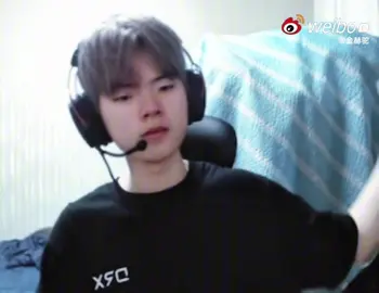 Hai không bừa bộn như anh trai của hai đâu mấy em đừng hỏi vậy