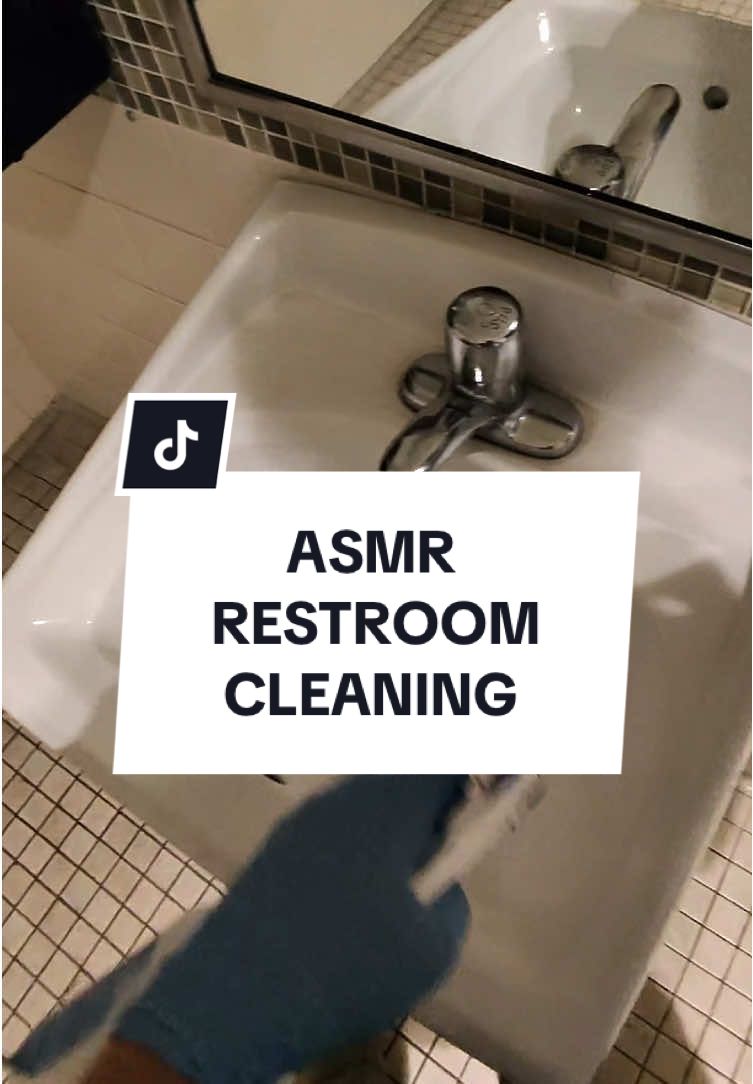 This is one of our student single “stall” restrooms. Quick and easy clean here. Also if you’re wondering we do not stock student restrooms with seat covers, only staff restrooms.  #custodian #custodiansoftiktok #janitor #janitorsoftiktok #workflow 