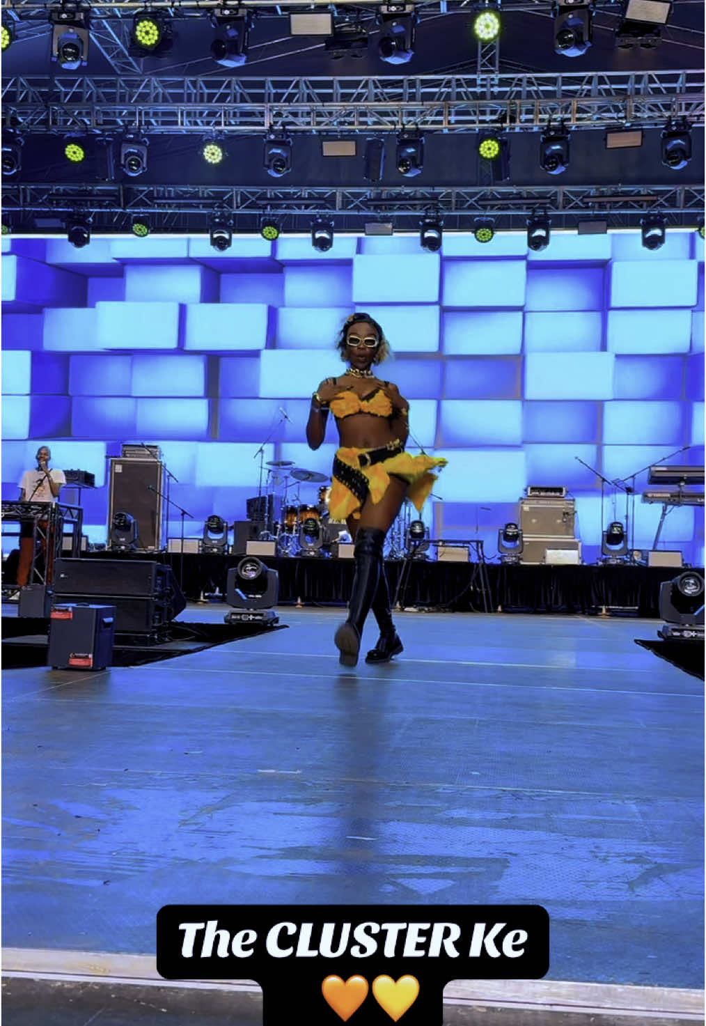 Proof that when you feel good in what you wear, you shine even brighter 🌟🔥 Dressed by: @melinagold👑  #its_pricky #theclusterke #foryou 